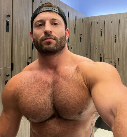 A total animal in the gym and in bed