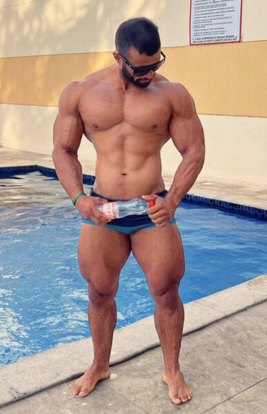 Thunder thighs and more… much more!