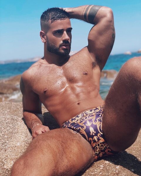 His manspreading Speedo®️