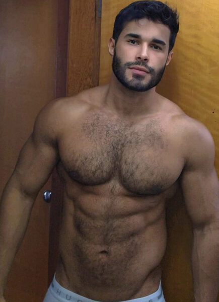 Likes to suck cock