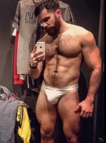 Nice bulge, hot thighs, and that’s just below the waist.