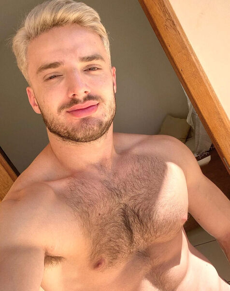 Blondish kiss me lips
