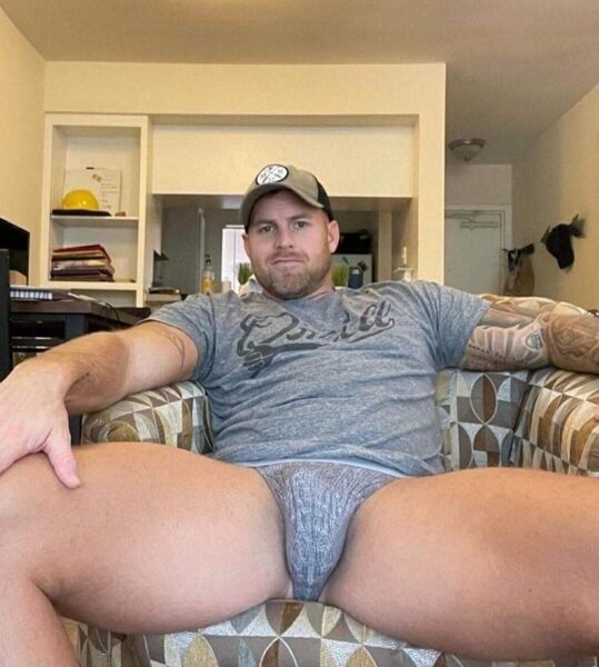 Admit it!  A hot dude spreads his legs, your knees get weak, and there you are sucking him off pronto…