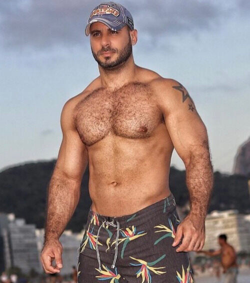 A hunk of good lookin’ man…