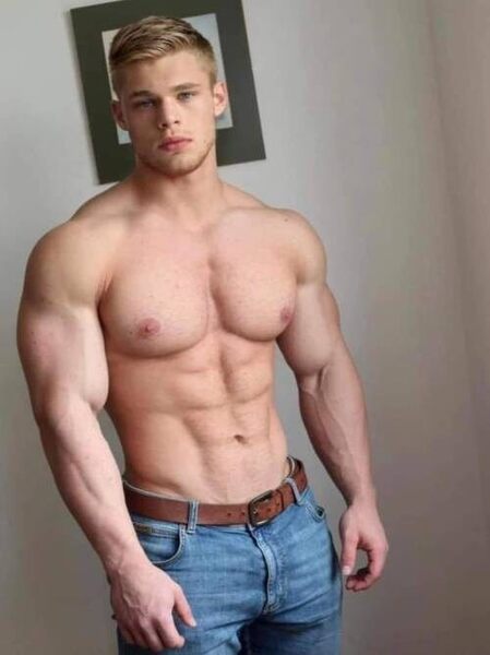 A young Roman Vavrecan… and hot as FUCK!