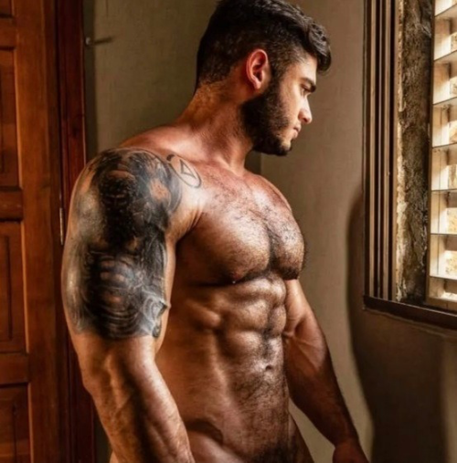 Big FUCKIN’ muscle totally on FIRE 🔥! WOOF!