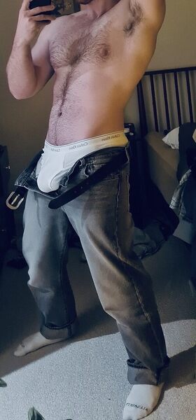 He does not post face pics on Rent.men…