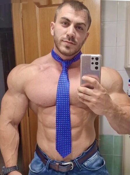 Since he applying to be the CEO’s “personal assistant” he thought it would be a good idea to include a photo with a tie in his résumé.…