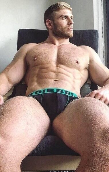 Yes! To be enjoying the pleasures of getting lost between those massive thighs!