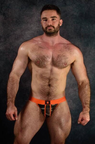 Damn those thighs are sexy! But then again he has so much else to offer!