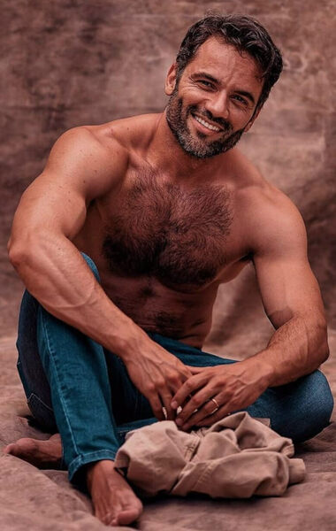 The smile is addictive, but even his feet are sexy!