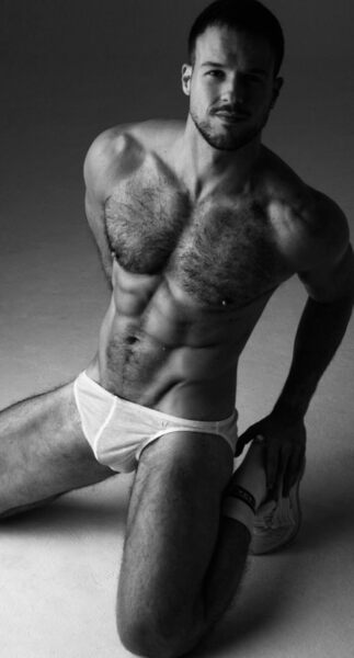 Bring an obedient boi you told him to get on his knees and he got on his knees…