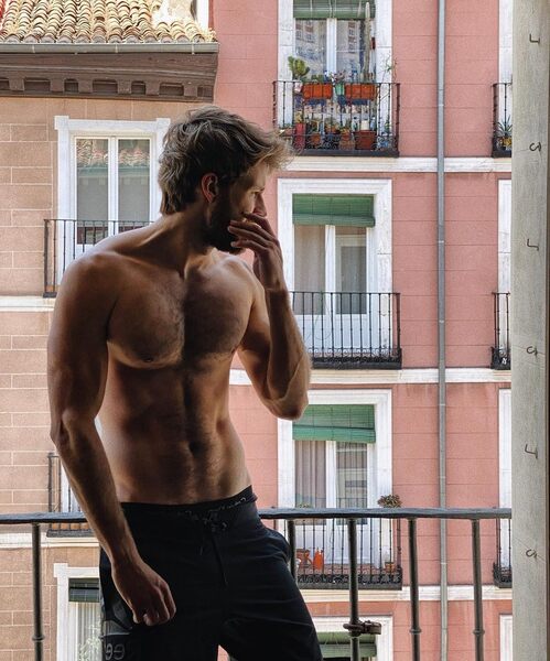 Yrs! The neighborhood watch is on alert when this guy makes an appearance on his balcony!