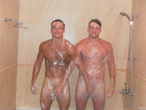 They like to have fun in the shower…