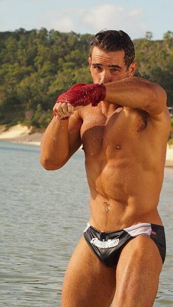 There’s always something about those bums from Down Under.