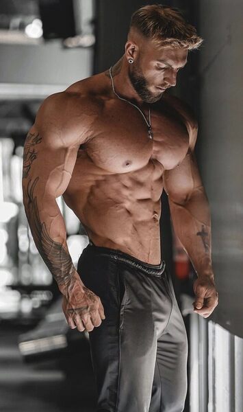 Fuck yeah!  I’m a fucking muscle god and I know it…