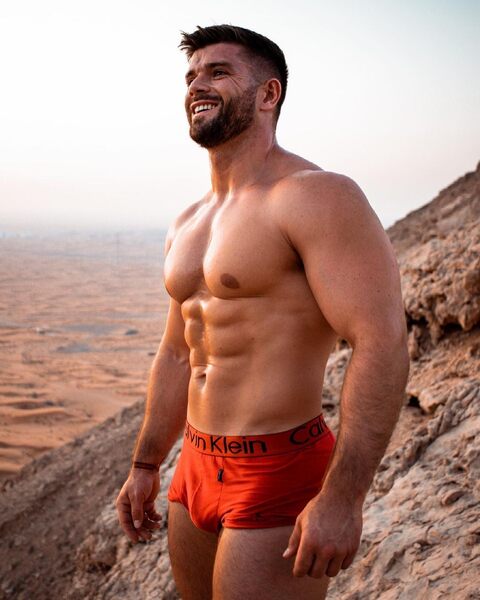 Nicely bulked, but still has that six pack going for him!