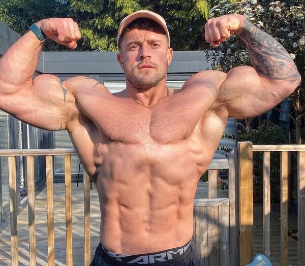 He never gets tired having his biceps worshiped
