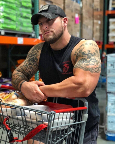 There’s gotta be all healthy stuff in that cart!