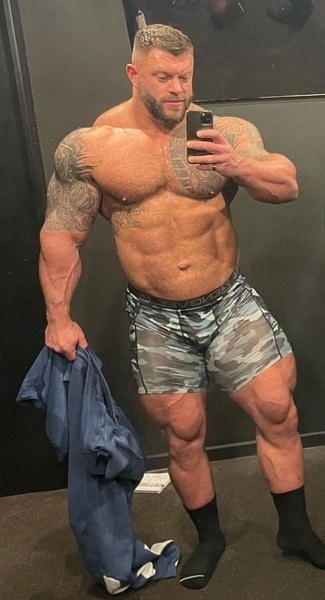 You have not lived until you have had your face between those thighs!