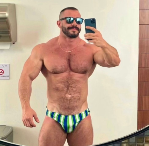 His well filled striped Speedo®️