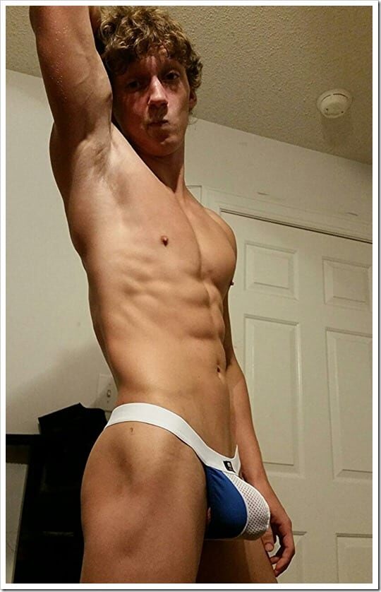 jockstrap-dick-bulge_thumb.jpg