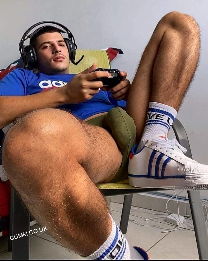 manspreading-sexy-ladz-bulge-Copy