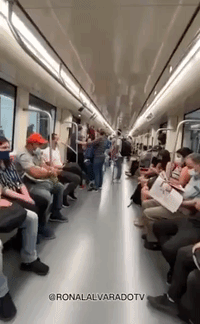 nT_qyys98tk56vcf5quuiibpdzn.gif