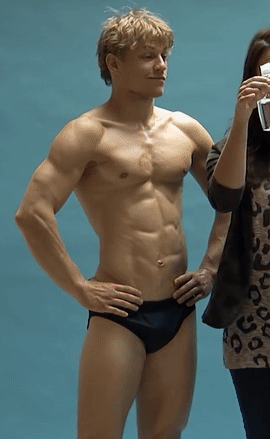 tumblr_09e8a7471a5240061b6946239d4052b7_1da18854_400.gif