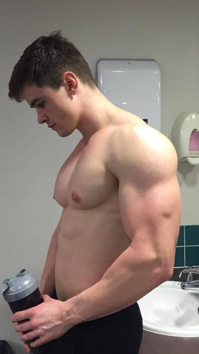 hot-beefcake-men-huge-muscle-pecs-biceps-american-college-jock-bro.jpg