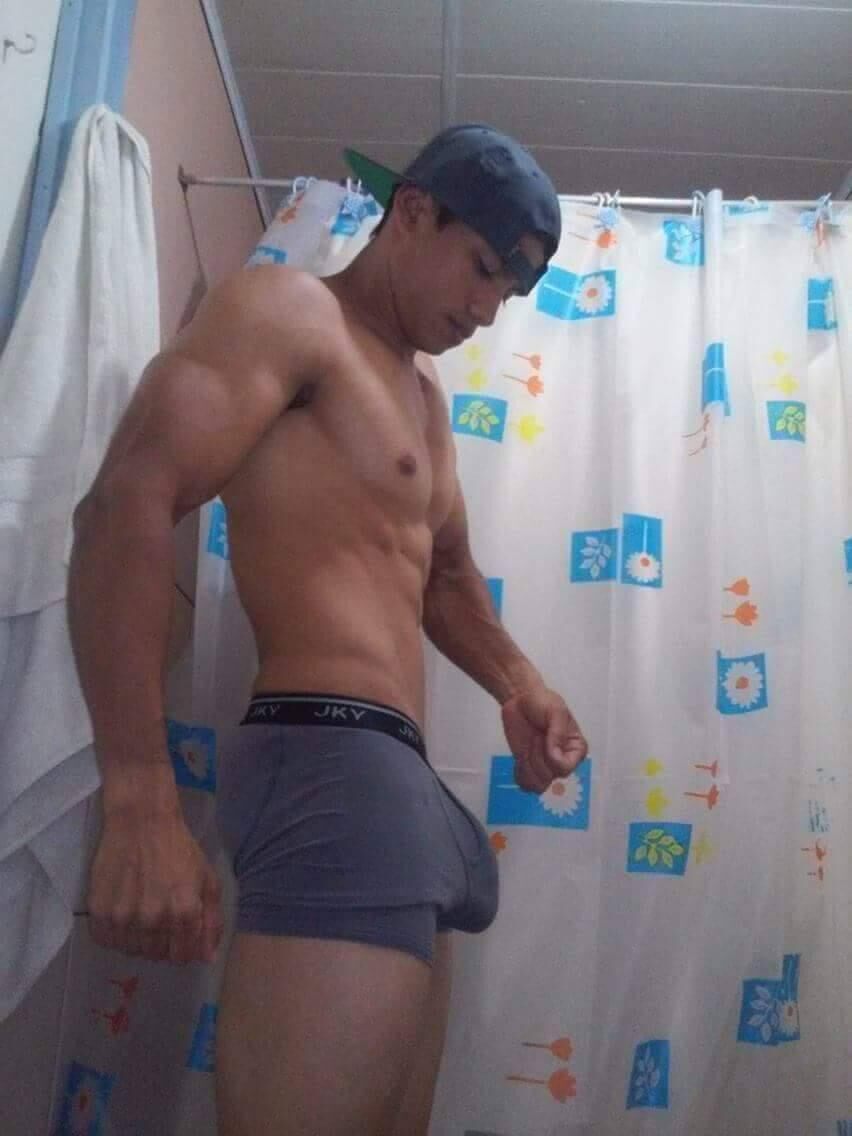 hunk-cock-170407-1.jpg