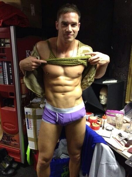 b5eb347de0be3b79c9d314c2d3049c8c--muscular-men-gay-men.jpg