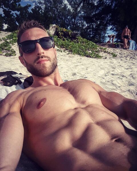 morgan-renaudeau-sexy-selfie.jpg