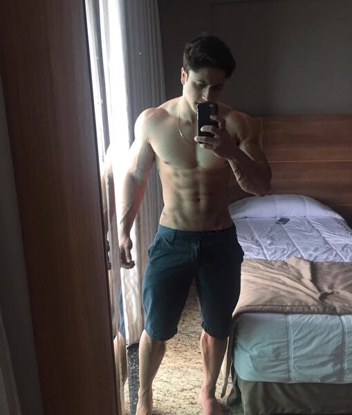 sexy-shirtless-bad-boy-hotel-room-selfie.jpg