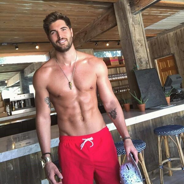 sweaty-shirtless-fit-men-photos.jpg