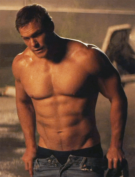 Alan Ritchson.gif