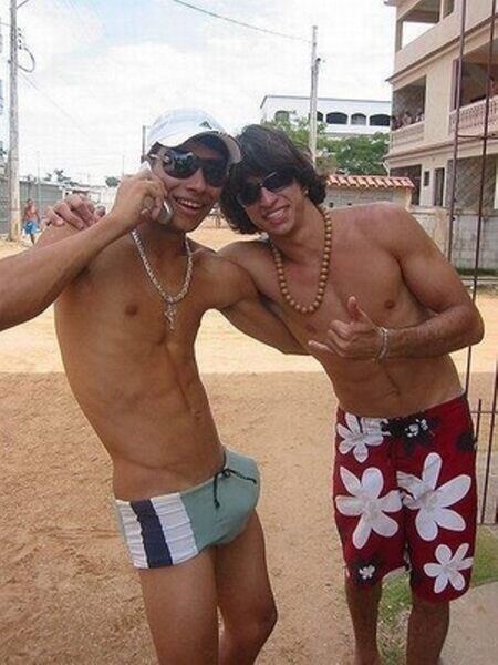 Public-erections-gay-love-41131039-300-400.jpg