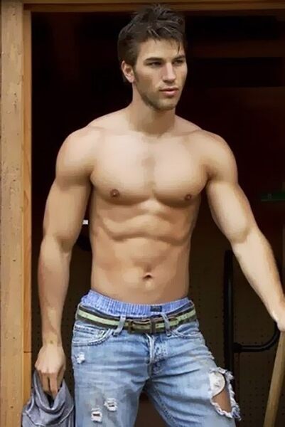 b7f96ce09c062626dc54f59583338964--torn-jeans-men-in-jeans.jpg