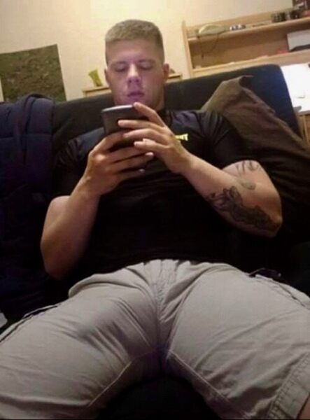 bulgesitting257681.jpg