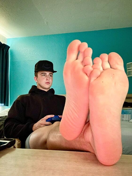 Feet.jpg