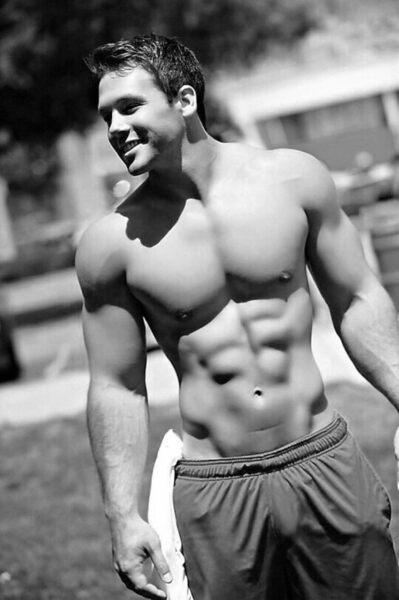 pecs n bulge.jpg