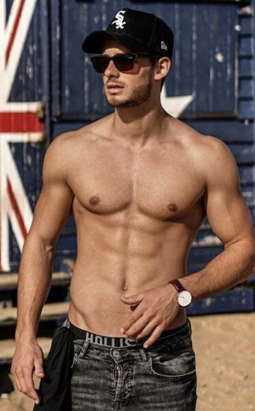 Hot_Dudes_a406c8e5c50f78cab94f0aac73a989c3_157966a1_640.jpg