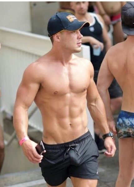 Hot_Dudes_da38224903ca3be1c25a1f56e2e660e9_f63eace3_540.jpg