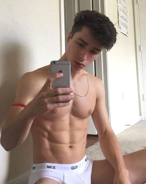 Hot_Dudes_dc749b426040e77627803b854bbaf181_7e28b4b4_540.jpg