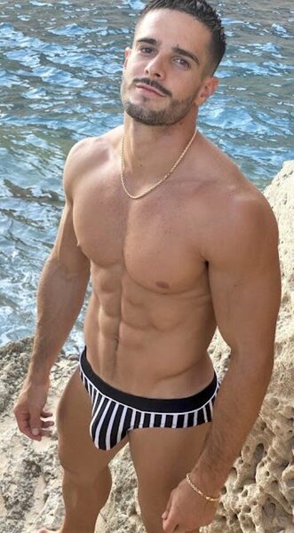 Hot_Dudes_dd4b5dbf899f50a0cb8c1ac8c49435c3_e562f2c1_1280.jpg