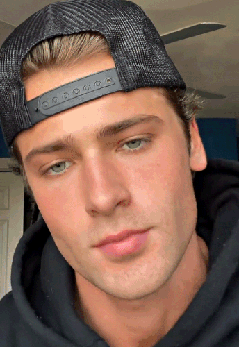 studhandsome2.gif