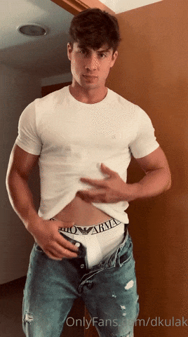 studmusclehunk433.gif