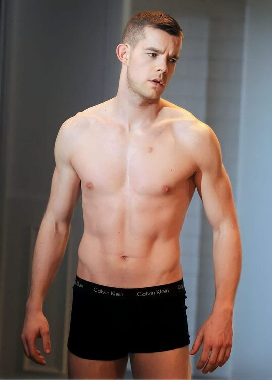 Russell Tovey.jpg