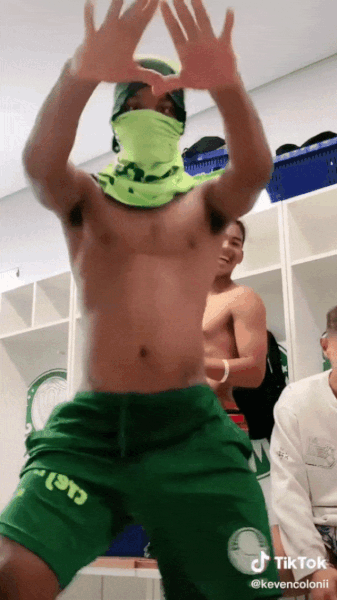 bulgelockeroomshake.gif