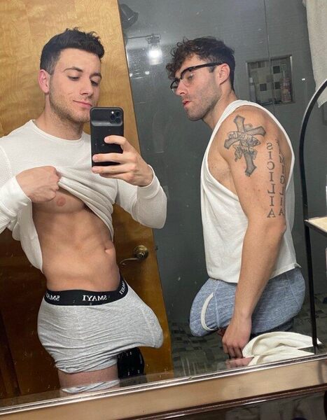 bulgeboysselfie.jpg